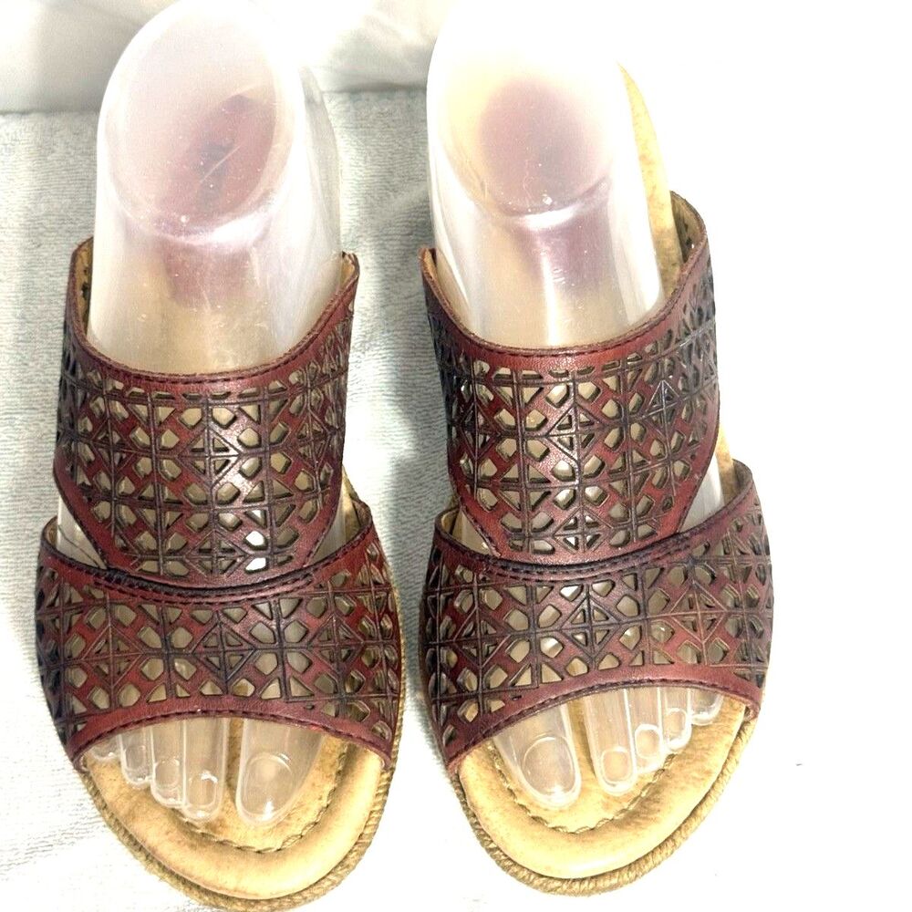 Earth ILARA Wedge Sandals Sz 8 B Red/Brown Open Toe Slip On Laser Cut